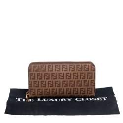 مملوكة مسبقًا محفظة فندي كانفاس زوكينو مقوى بيج/بني بسحاب محيط