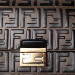 مملوكة مسبقًا حقيبة كتف فندي كان يو جلد زوكا بني-أسود صغيرة