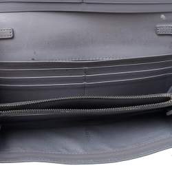 مملوكة مسبقًا محفظة بسلسلة فندي قلاب مرصع جلد رمادي