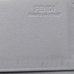 مملوكة مسبقًا محفظة بسلسلة فندي قلاب مرصع جلد رمادي