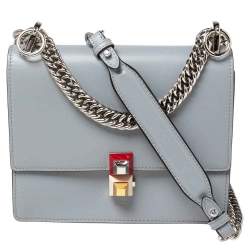 مملوكة مسبقًا حقيبة كتف فندي كان I جلد أزرق صغيرة