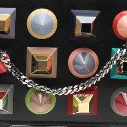 مملوكة مسبقًا محفظة بسلسلة فندي جلد أسود مرصعة أشكال قوس قزح 