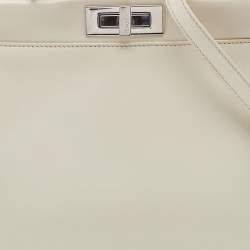 Pre Owned Fendi Off White Leather Medium Peekaboo Top Handle Bag