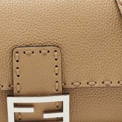 Pre Owned حقيبة كتف فندي  باغيت جلد وكانفاس مقوى لامع FF بيضاء