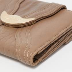 مملوكة مسبقًا Fendi Dark Beige Leather Compact Flap Wallet