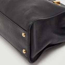 Pre Owned Fendi Black Leather Regular Peekaboo Top Handle Bag