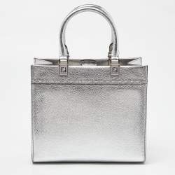 مملوكة مسبقًا Fendi Silver Laminated Leather Small Sunshine Tote