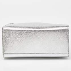 مملوكة مسبقًا Fendi Silver Laminated Leather Small Sunshine Tote