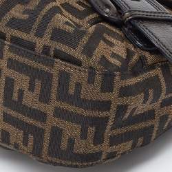 مملوكة مسبقًا حقيبة كتف فندي بي بيس جلد لامع و كانفاس أسود