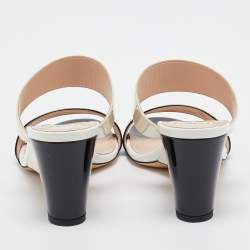 مملوكة مسبقًا Fendi Cream/Black Patent Leather Wedge Slides Size 38.5