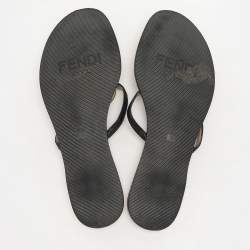 مملوكة مسبقًا Fendi Black Patent Leather Thong Flat Sandals Size 38.5