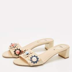 Fendi Cream Patent Leather Flower Embellished Slide Sandals Size 39