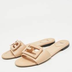 مملوكة مسبقًا Fendi Beige Leather FF Flat Slides Size 39.5