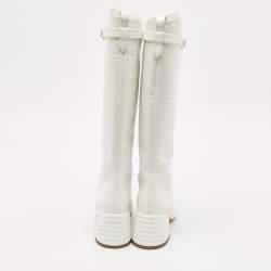 مملوكة مسبقًا حذاء بوت ركبه فندي "كاوبوي" جلد نقشة التمساح كريمي مقاس 38