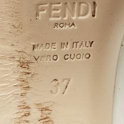 مملوكة مسبقًا حذاء بوت ركبه فندي "كاوبوي" جلد نقشة التمساح كريمي مقاس 38