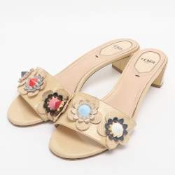 Pre Owned صندل سلايدز فندي كعب عريض جلد لامع بيج مزين بزهور مقاس 37.5