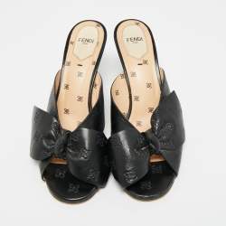 مملوكة مسبقًا Fendi FF Karligraphy Size 39 Black Leather Bow Slide Sandals