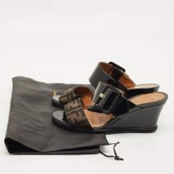 مملوكة مسبقًا صندل سلايد فندي كعب روكي جلد لامع وكانفاس زوكا أسود/ بني مقاس 39