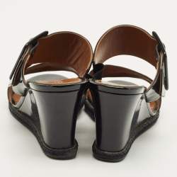 مملوكة مسبقًا صندل سلايد فندي كعب روكي جلد لامع وكانفاس زوكا أسود/ بني مقاس 39