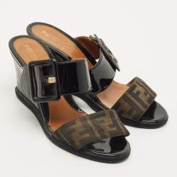 مملوكة مسبقًا صندل سلايد فندي كعب روكي جلد لامع وكانفاس زوكا أسود/ بني مقاس 39