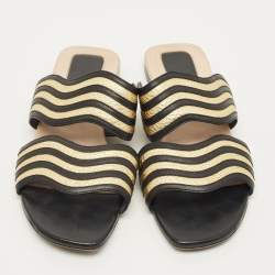 مملوكة مسبقًا حذاء فنْدي مُسطَّح جلد أسود/ذهبي موجة مخطط مقاس 38