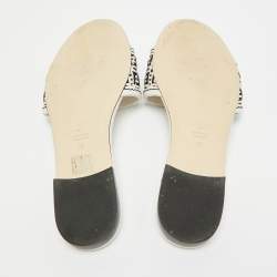 مملوكة مسبقًا Fendi Size 39 Black/Cream Woven Leather Flat Slides