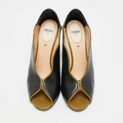 مملوكة مسبقًا Fendi Scallop Lined Size 38.5 Dark Blue/Green Leather Peep Toe Pumps