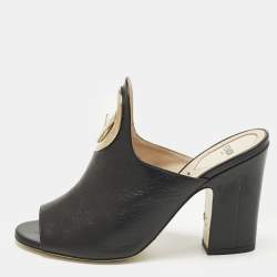 مملوكة مسبقًا حذاء سلايد فندي جلد أسود بمقدمة مفتوحة وشعار إف مقاس 40