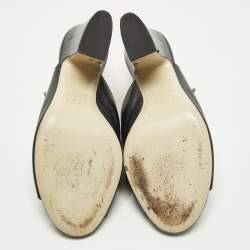 مملوكة مسبقًا حذاء سلايد فندي جلد أسود بمقدمة مفتوحة وشعار إف مقاس 40