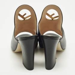 مملوكة مسبقًا حذاء سلايد فندي جلد أسود بمقدمة مفتوحة وشعار إف مقاس 40