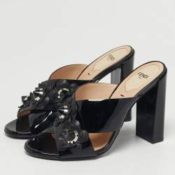 مملوكة مسبقًا صندل سلايد فندي فلاورلاند جلد لامع أسود تقاطع مقاس 37