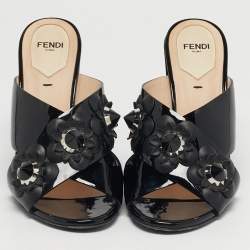 مملوكة مسبقًا صندل سلايد فندي فلاورلاند جلد لامع أسود تقاطع مقاس 37