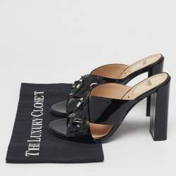 مملوكة مسبقًا صندل سلايد فندي فلاورلاند جلد لامع أسود تقاطع مقاس 37