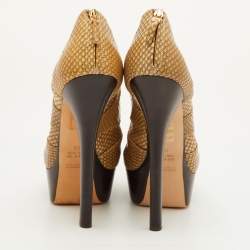 مملوكة مسبقًا صندل فندي جلد منقوش بيثون بيج بفتحة أمامية بكعب عميق مقاس 40