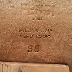 Pre Owned حذاء بوت فندي إسفين بطول الركبة جلد بني غامق مقاس 39