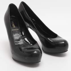 Pre Owned حذاء كعب عالى فندى نعل سميك مقدمة مفتوحة كعوب أف أف جلد لامع أسود مقاس 35.5