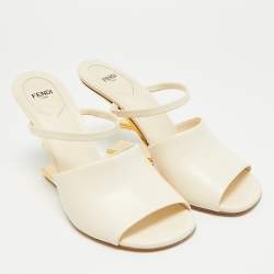 مملوكة مسبقًا Fendi First Size 39 Cream Leather Slide Sandals
