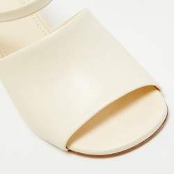 مملوكة مسبقًا Fendi First Size 39 Cream Leather Slide Sandals