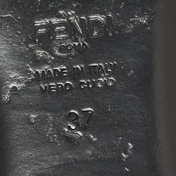 مملوكة مسبقًا Fendi Baguette Size 37 Black Leather Flat Slide