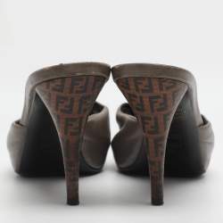 مملوكة مسبقًا Fendi FF Superstar Size 40 Grey Leather Peep Toe Sandals