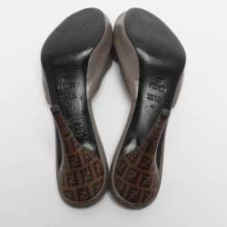 مملوكة مسبقًا Fendi FF Superstar Size 40 Grey Leather Peep Toe Sandals