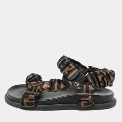 Pre Owned صندل فندي فيل حزام للكاحل ساتان زوكا بني/أسود مسطح مقاس 36