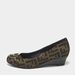 مملوكة مسبقًا Fendi Zucca Size 36 Brown Monogram Canvas and Leather Wedge Pumps