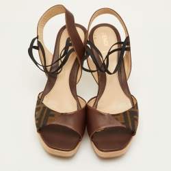 مملوكة مسبقًا صندل فندي ب ني قماش وزوخ جلد بحزام للكاحل مقاس 40