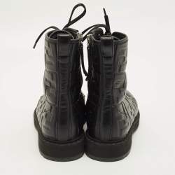 Pre Owned بوت فندي زوكا مطبوع جلد أسود كاحل بطابع FF مقاس 38