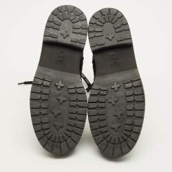 Pre Owned بوت فندي زوكا مطبوع جلد أسود كاحل بطابع FF مقاس 38