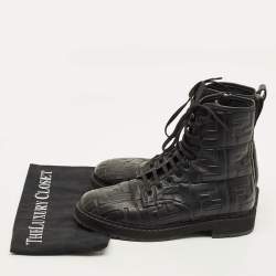 Pre Owned بوت فندي زوكا مطبوع جلد أسود كاحل بطابع FF مقاس 38