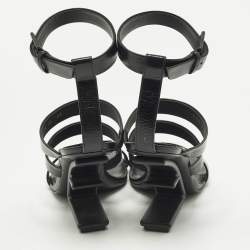 مملوكة مسبقًا صندل فندي جِلْد أَسْوَد وَيج سِيُور مقاس 36