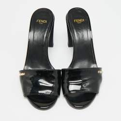 مملوكة مسبقًا Fendi Size 36 Black Patent Leather Logo Detail Slide Sandals