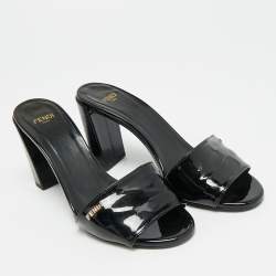 مملوكة مسبقًا Fendi Size 36 Black Patent Leather Logo Detail Slide Sandals